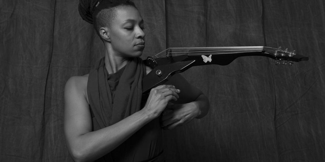Mazz Swift with electric violin on shoulder.